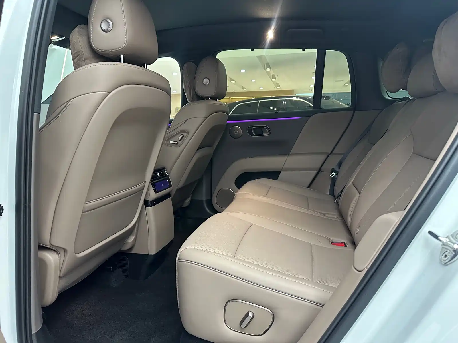صورة 5 - Li Auto i6