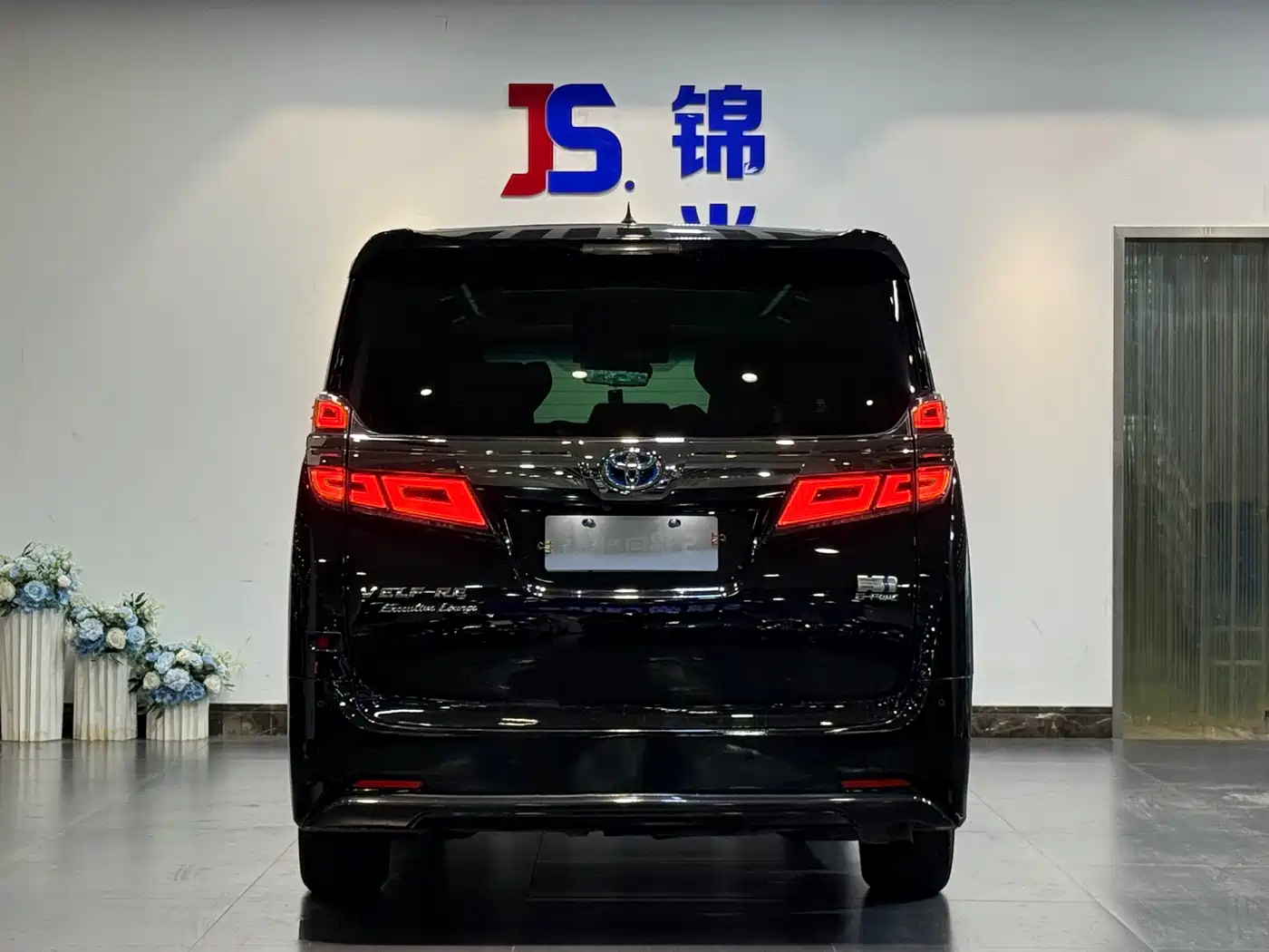 Toyota Vellfire 2020 Twin Engine 2.5L HV Premium Edition фото 5