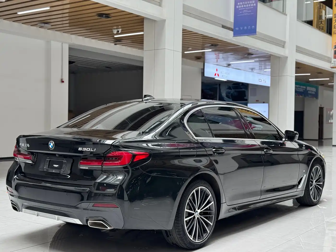 BMW 5 Series 2022 530Li Leading M Sport Package фото 5