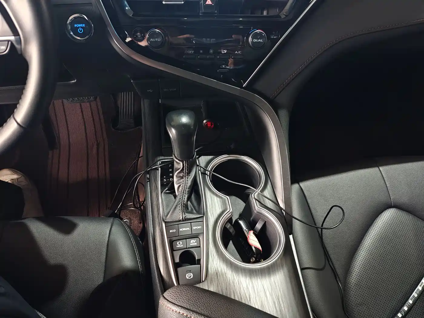 Toyota Camry 2021 Hybrid 2.5HG Luxury Edition фото 11