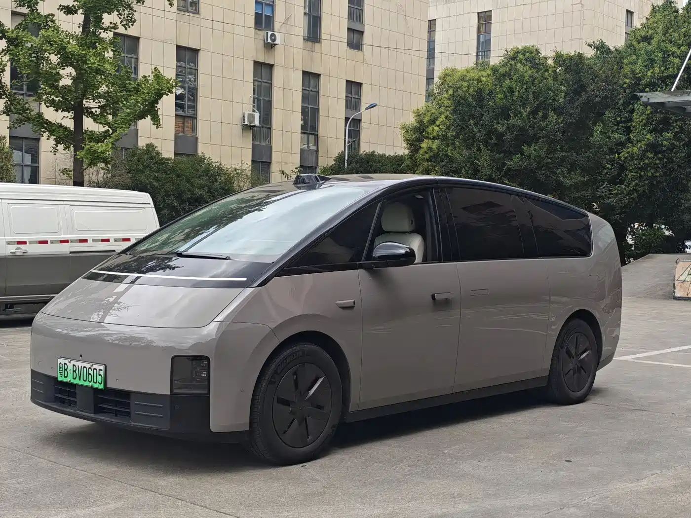 Li Auto MEGA 2024 Ultra