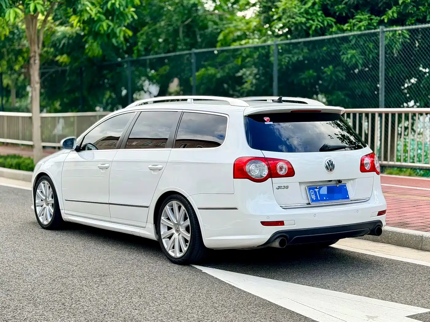 Volkswagen Passat 2011 2008 Volkswagen R36 Wagon