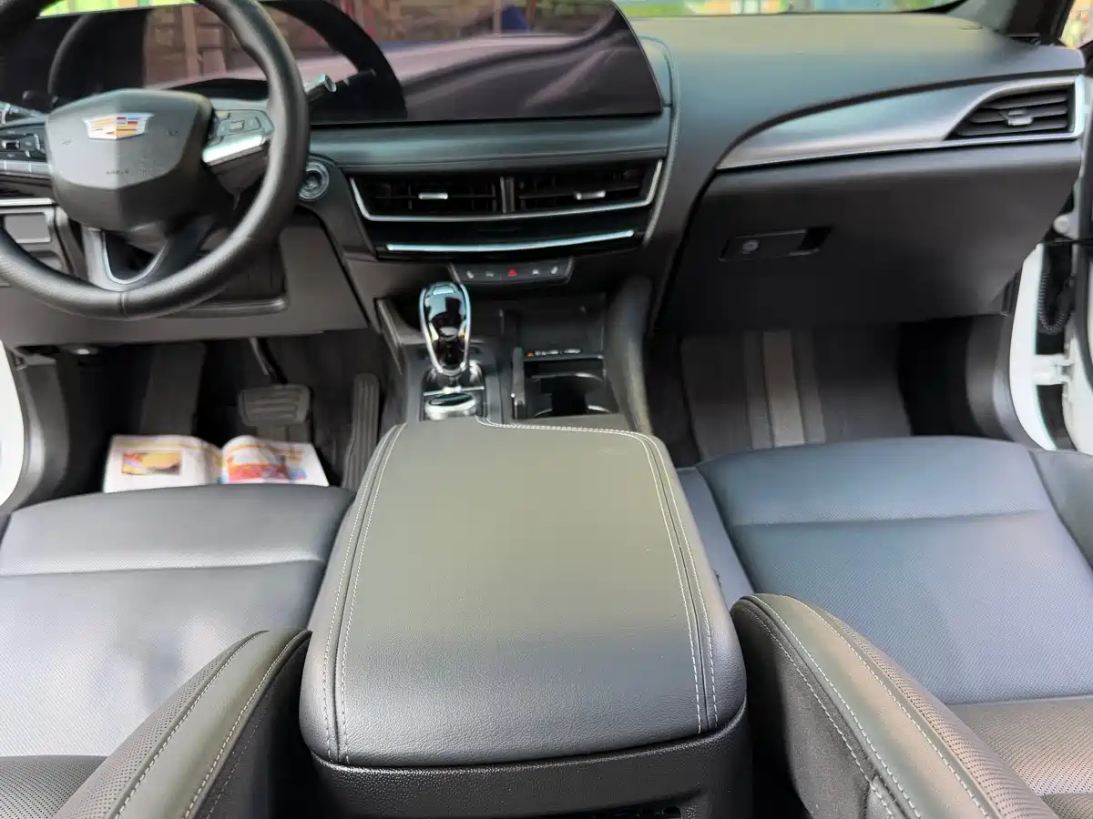 Cadillac CT5 2024 28T Luxury Model Pro фото 32
