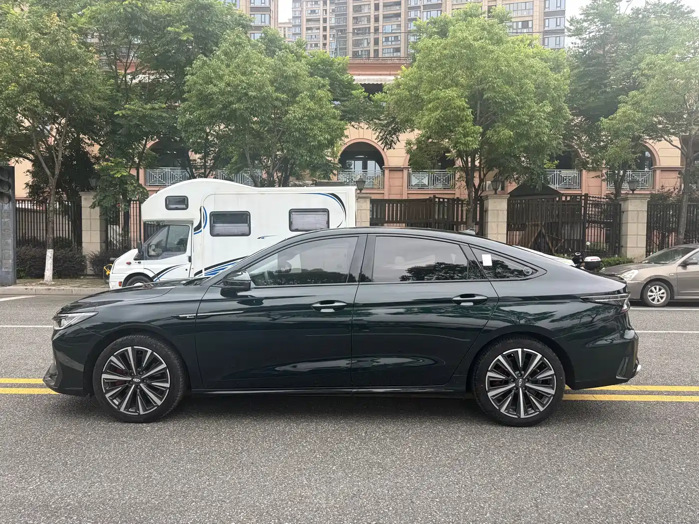 Chery Arrizo 8 2025 2025 Model 2.0T Automatic Royal+