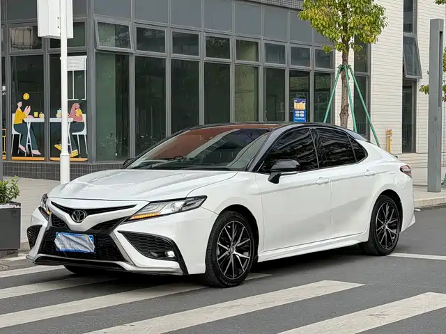 TOYOTA CAMRY