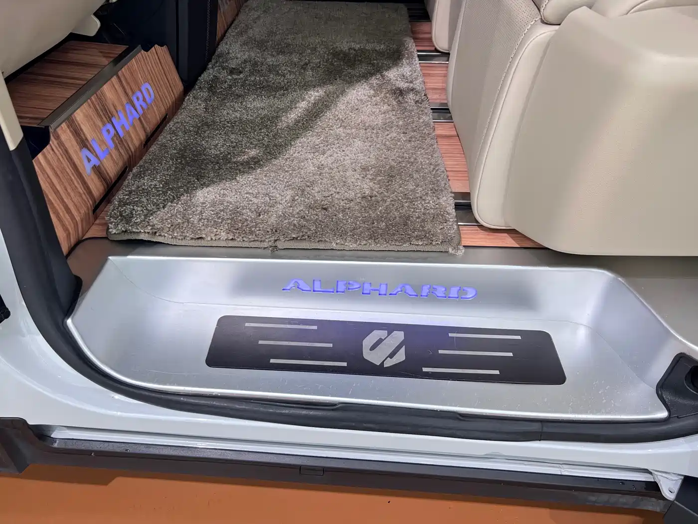 Toyota Alphard 2025 2024 Hybrid 2.5L Ultimate Enjoyment Edition