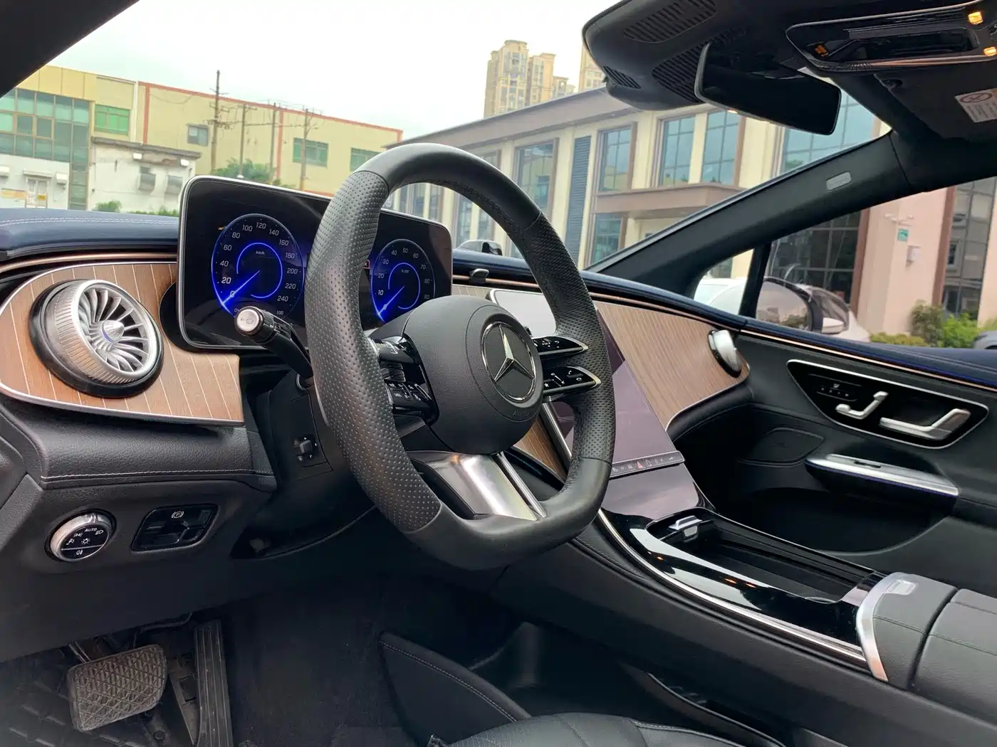 Mercedes-Benz EQE 2023 2022 350 Luxury Edition