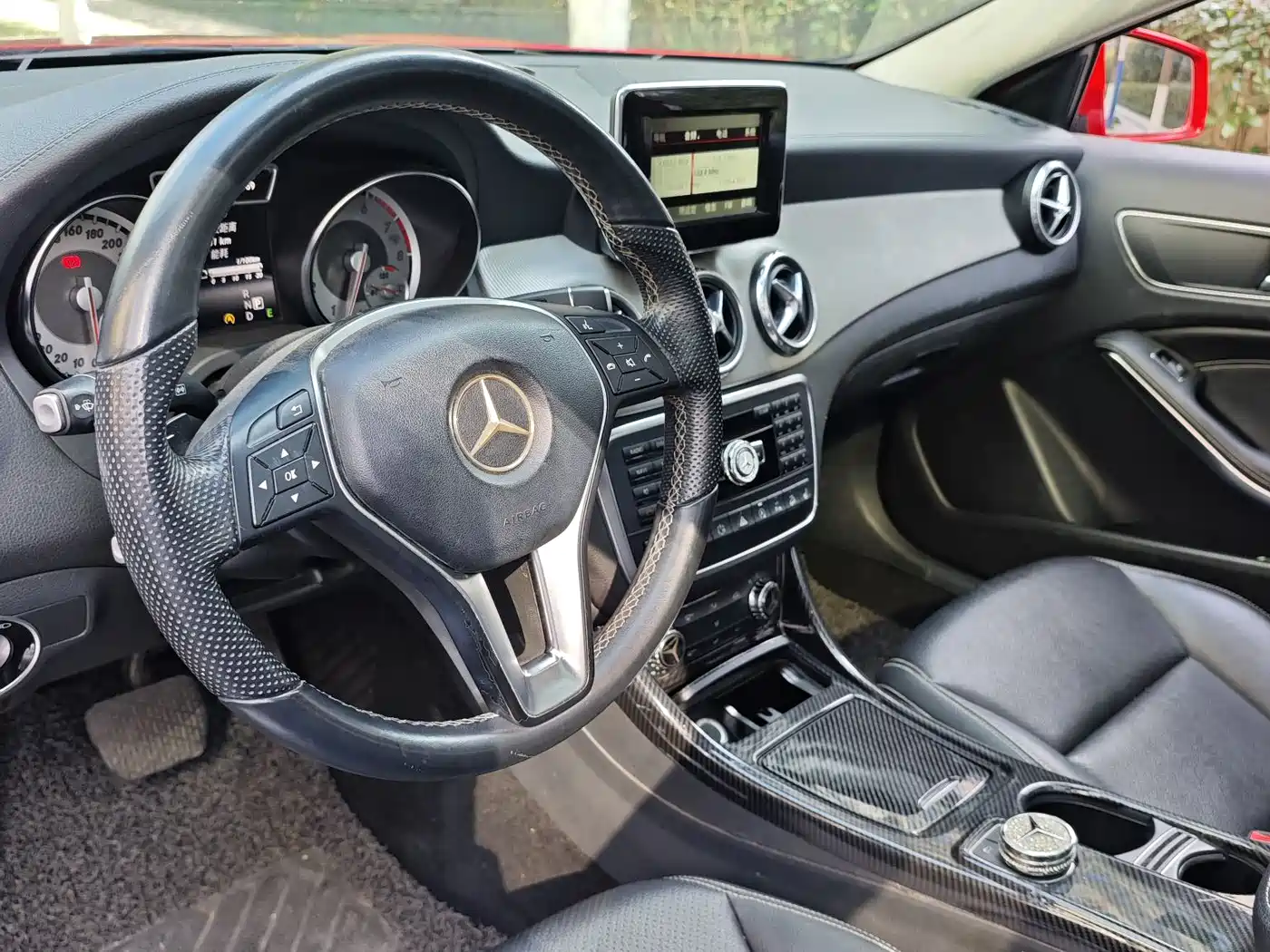 Mercedes-Benz GLA 2015 GLA 220 4MATIC Fashion Edition фото 16