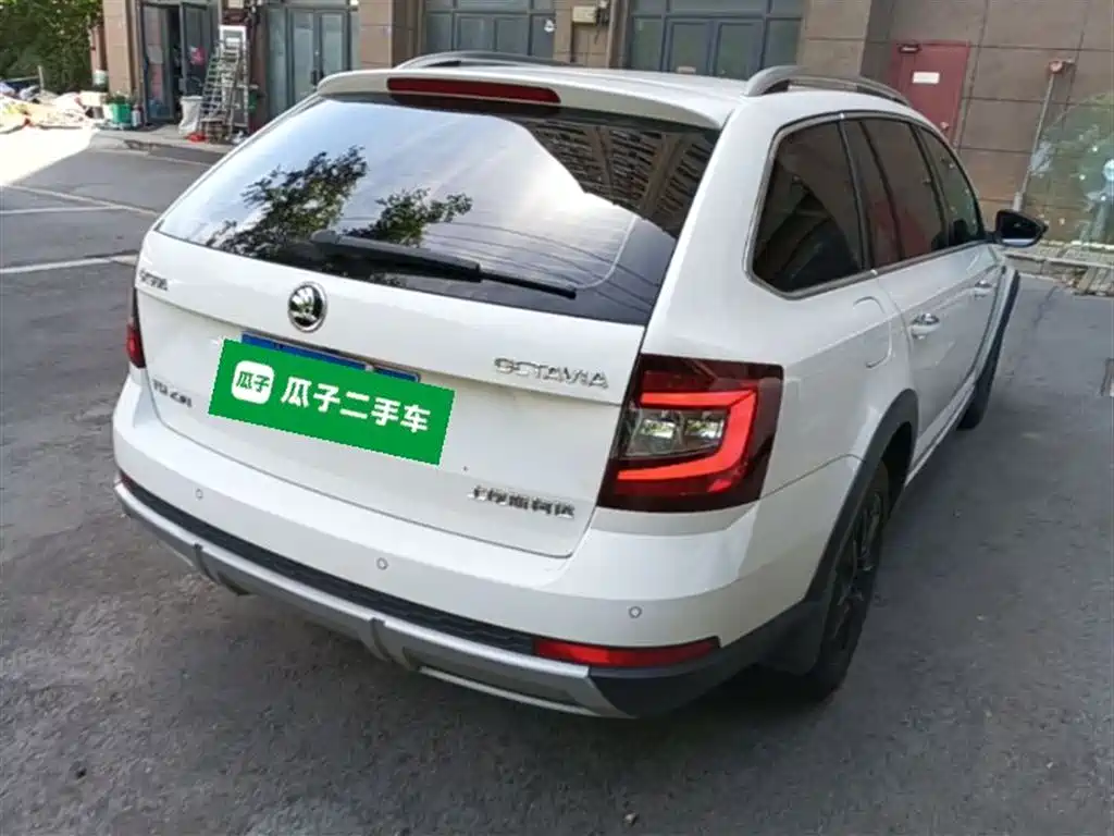Škoda Octavia 2019 Wagon TSI230 DSG Luxury Edition China V фото 7