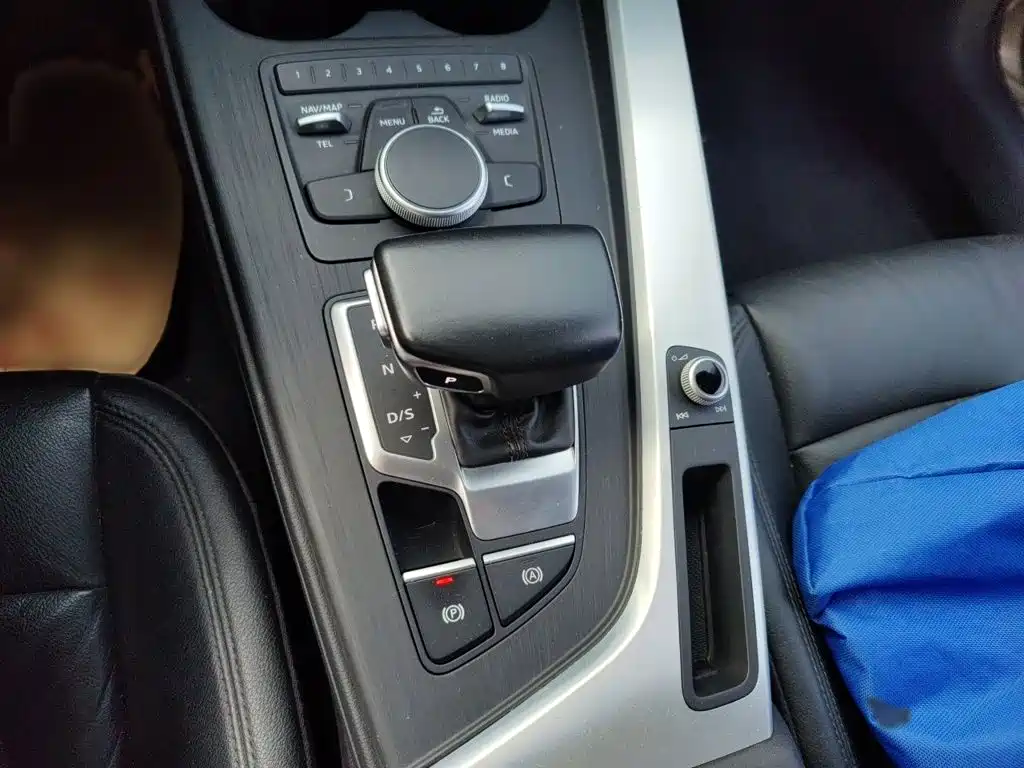 Photo 7 - Audi A4L