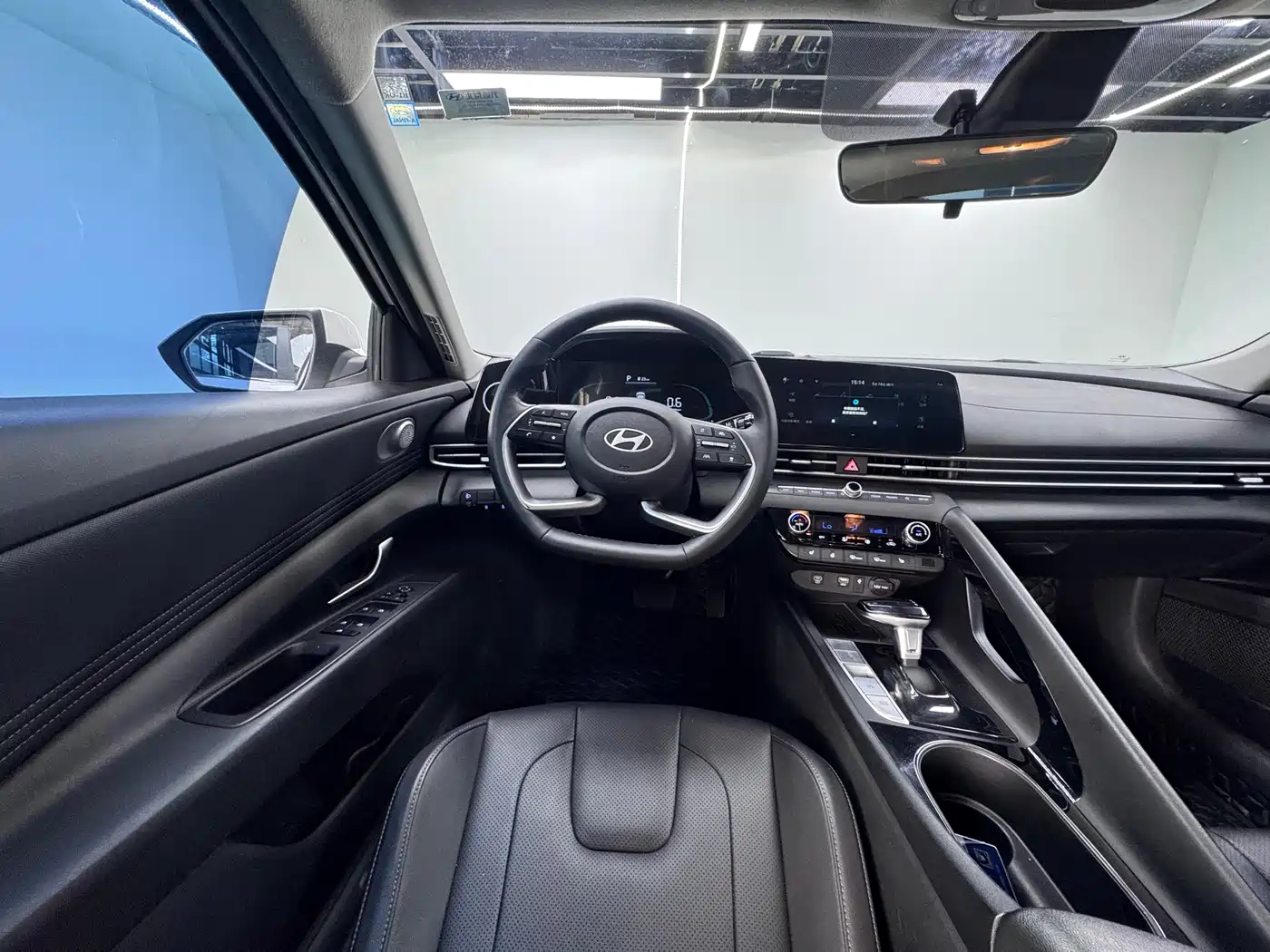 Hyundai Elantra 2023 Model 1.5L CVT LUX Premium Edition фото 24