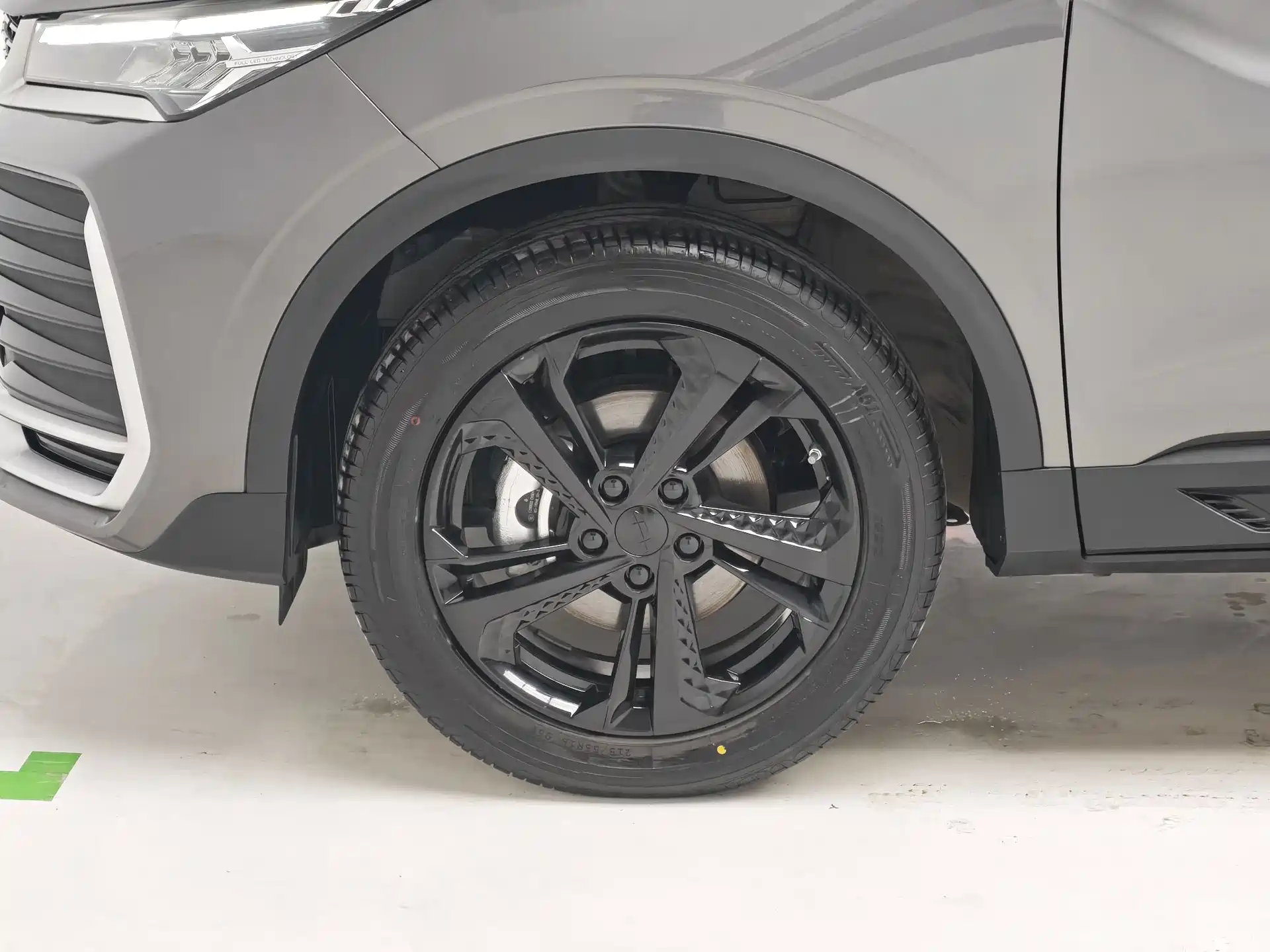 Фото 8 - Geely Coolray