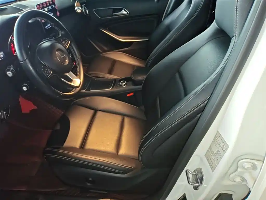 Mercedes-Benz GLA 2018 GLA 200 Dynamic фото 15