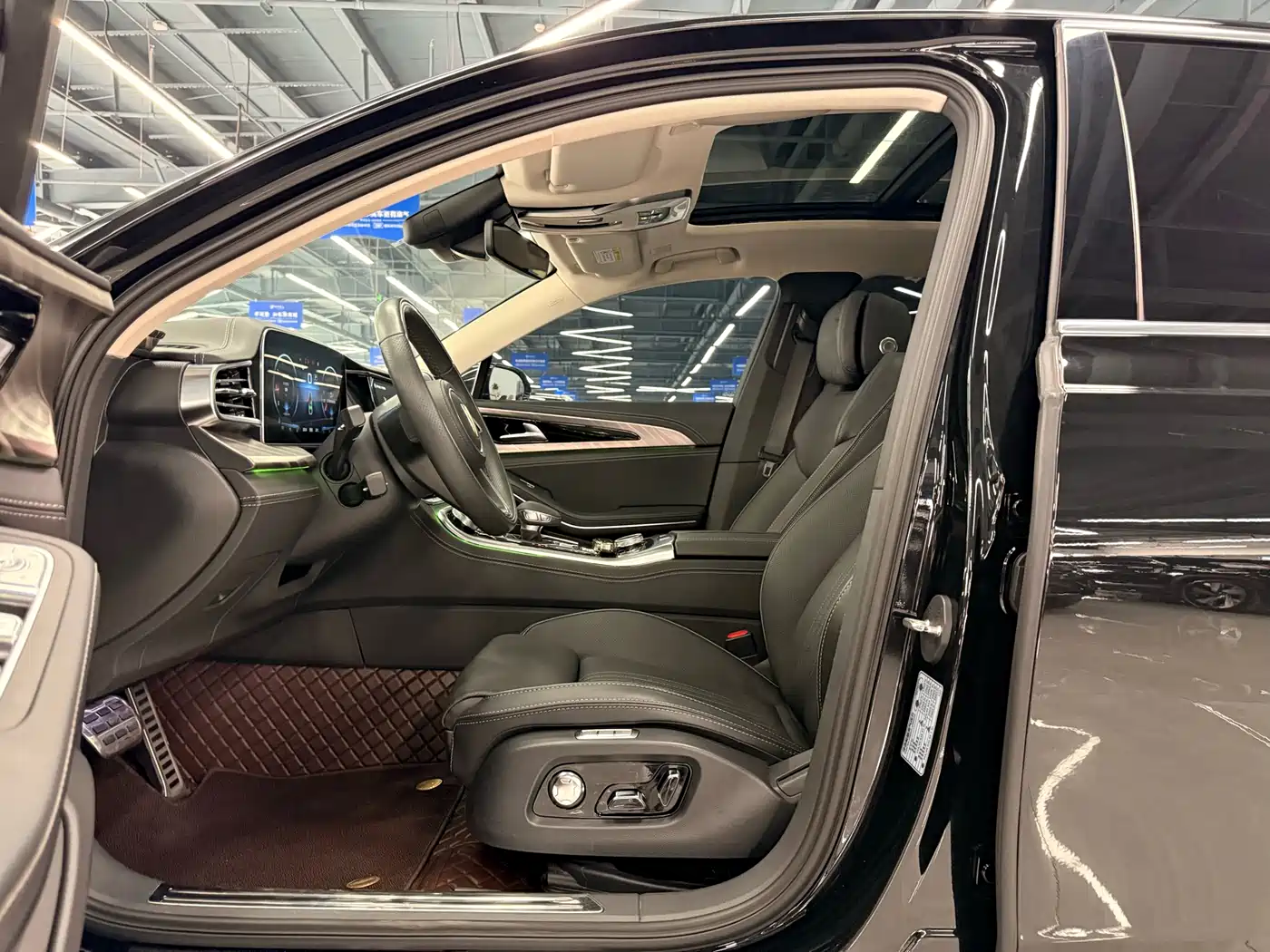 Hongqi H9 2022 2.0T Smart Connect Flag Enjoy Edition фото 4