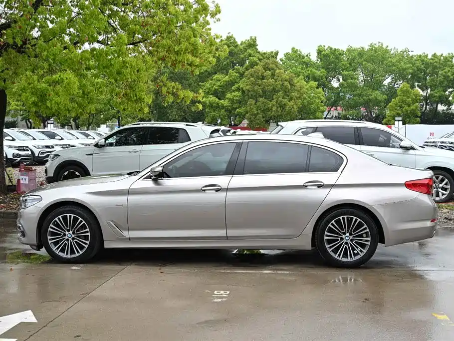 BMW 5 SERIES