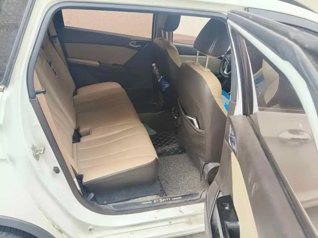 Baojun 310W 2018 2017 1.5L Manual Fashion China VI