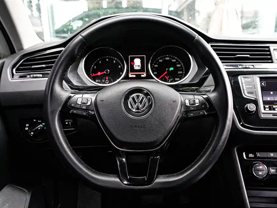 Volkswagen Tiguan L 2017 330TSI Automatic 2WD Comfort Edition фото 10