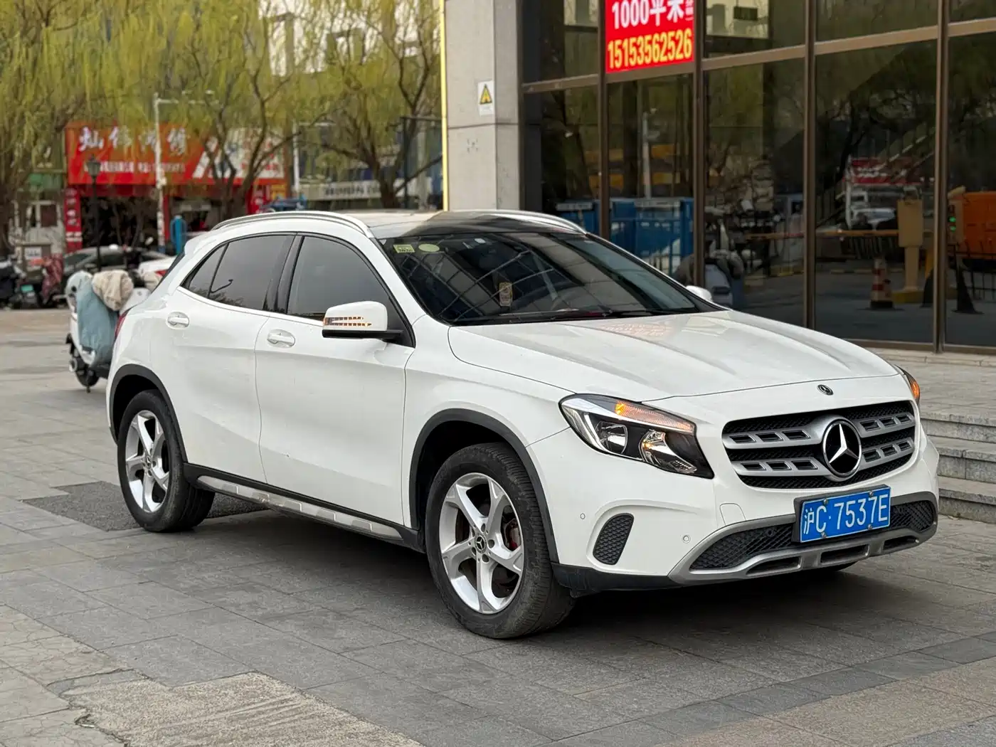 MERCEDES-BENZ GLA