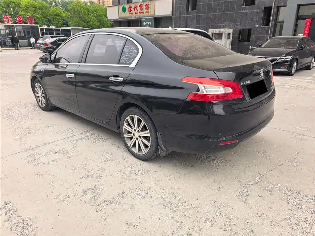 Peugeot 408 2015 Model 1.2T Automatic Luxury Edition фото 13