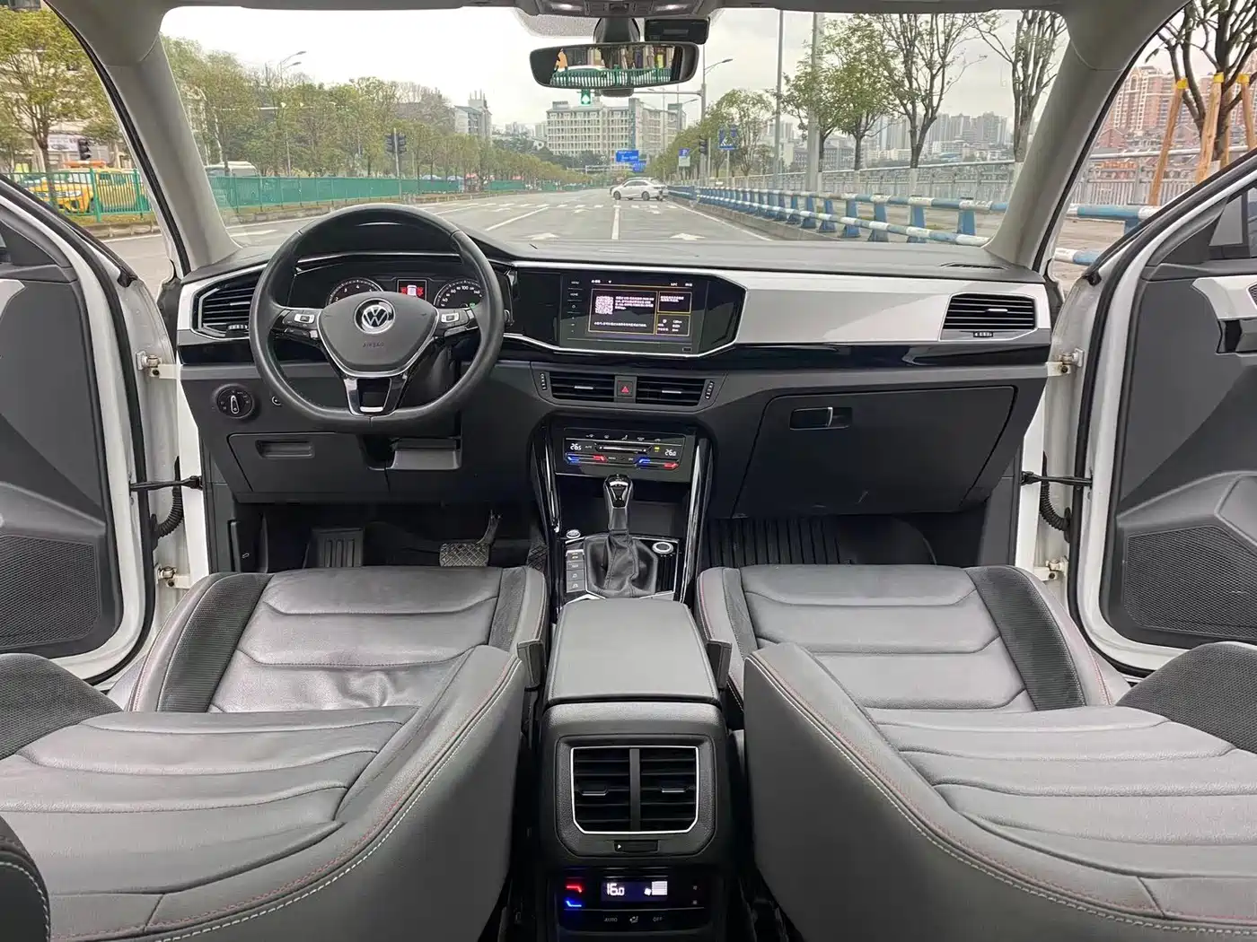 Volkswagen Tayron 2020 330TSI 2WD Luxury Smart Edition фото 6
