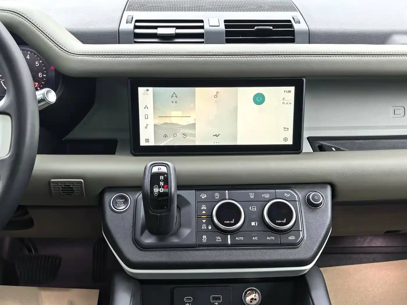Land Rover Defender 2021 110 P400 SE фото 10