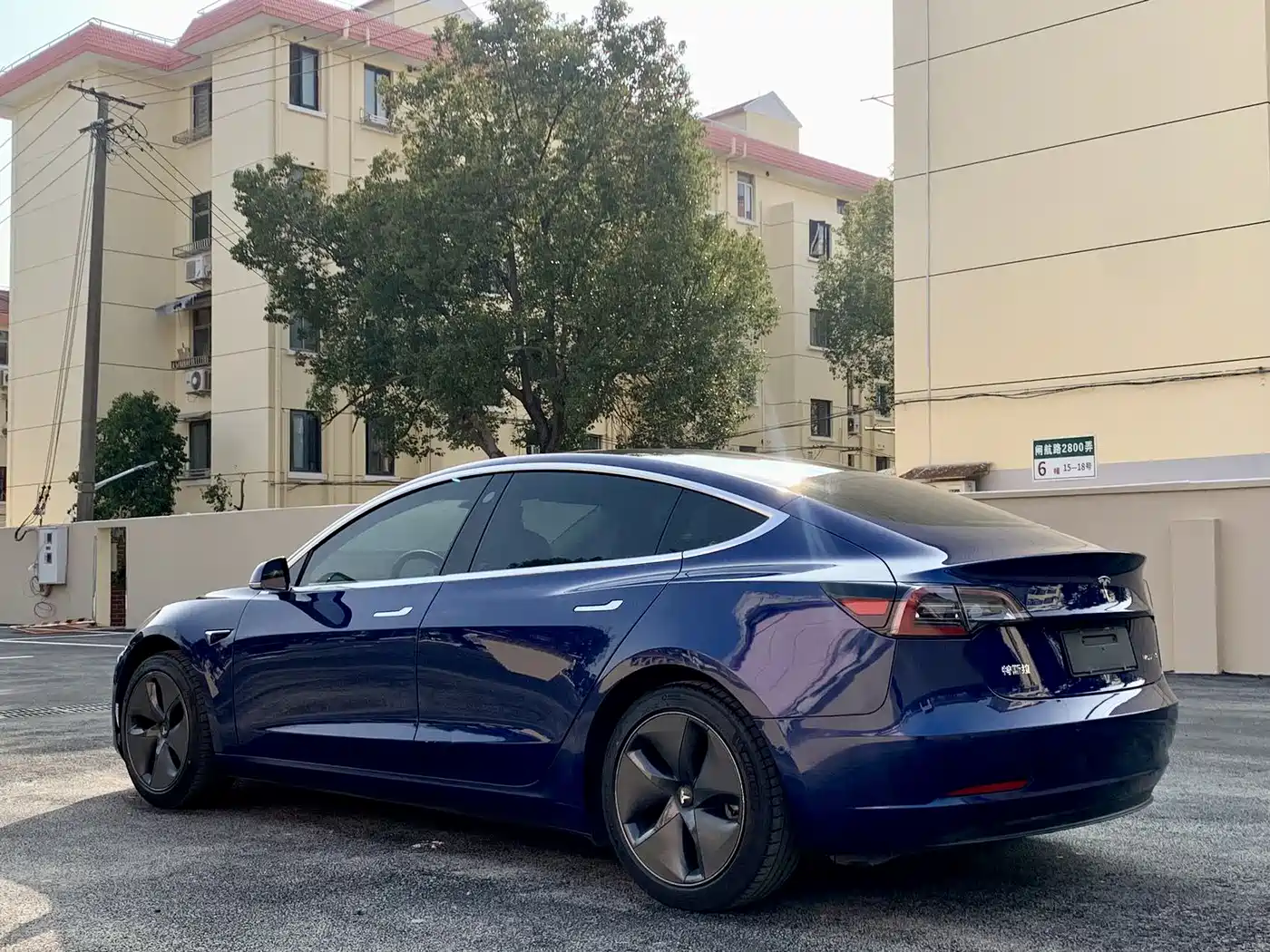 TESLA MODEL 3