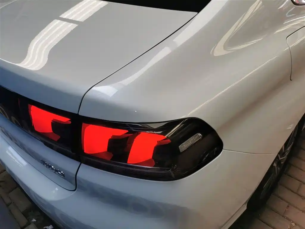 Peugeot 308 2018 1.6L Auto Luxury Edition фото 8