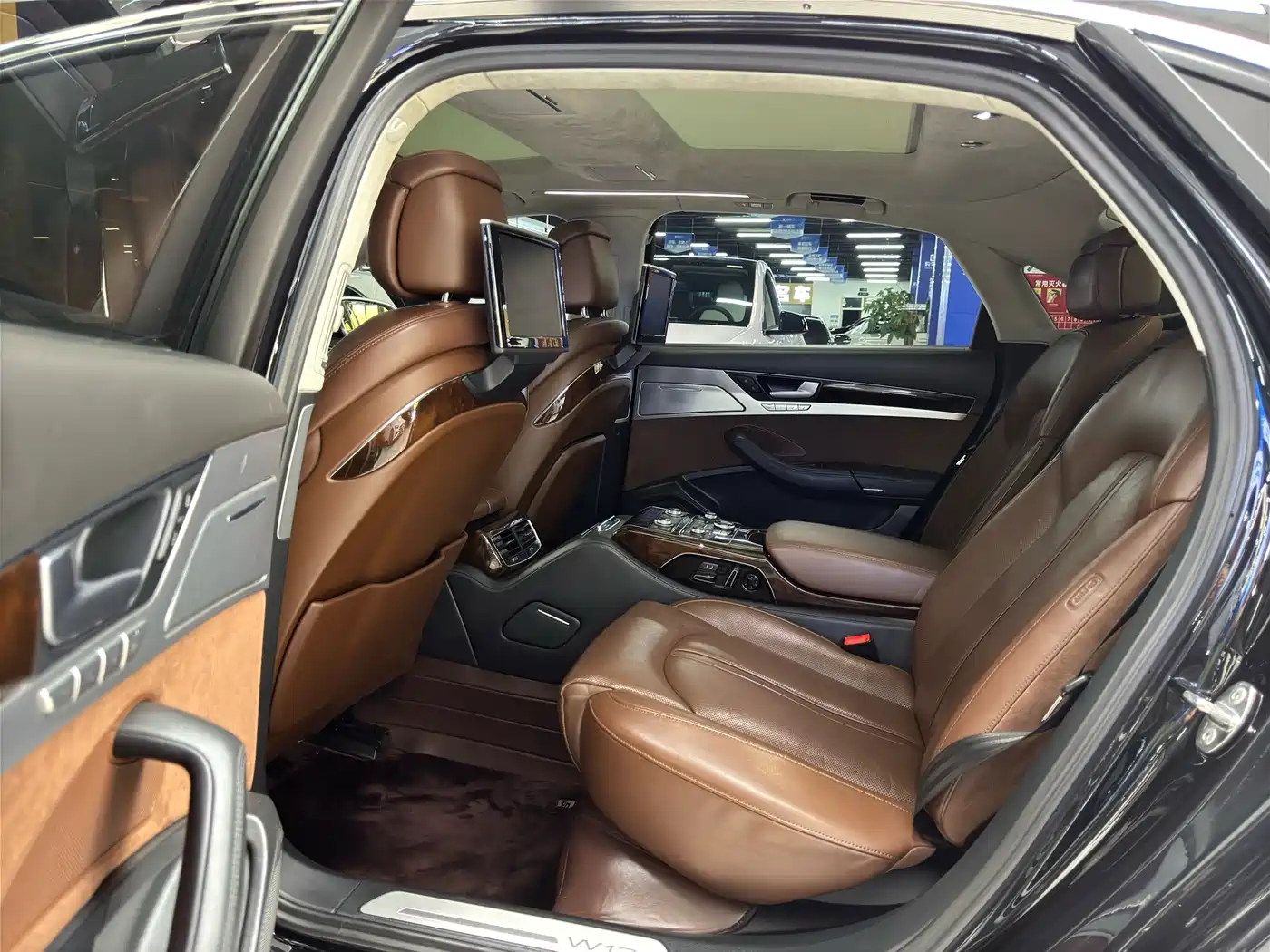 Audi A8 2013 A8L 6.3 FSI W12 quattro Exclusive фото 5