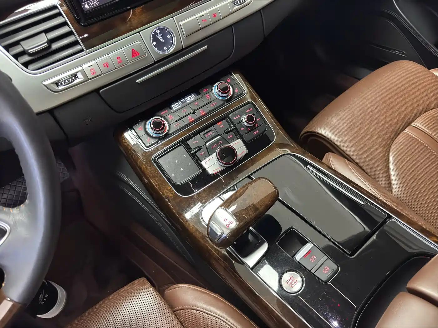Audi A8 2013 A8L 6.3 FSI W12 quattro Exclusive фото 11