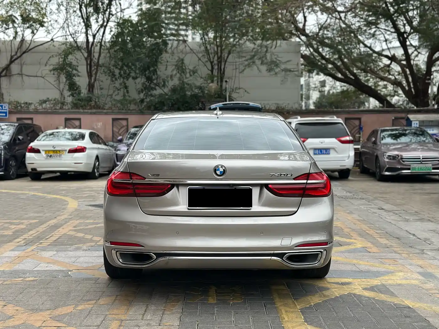 BMW 7 Series 2017 740Li Leading Edition фото 25
