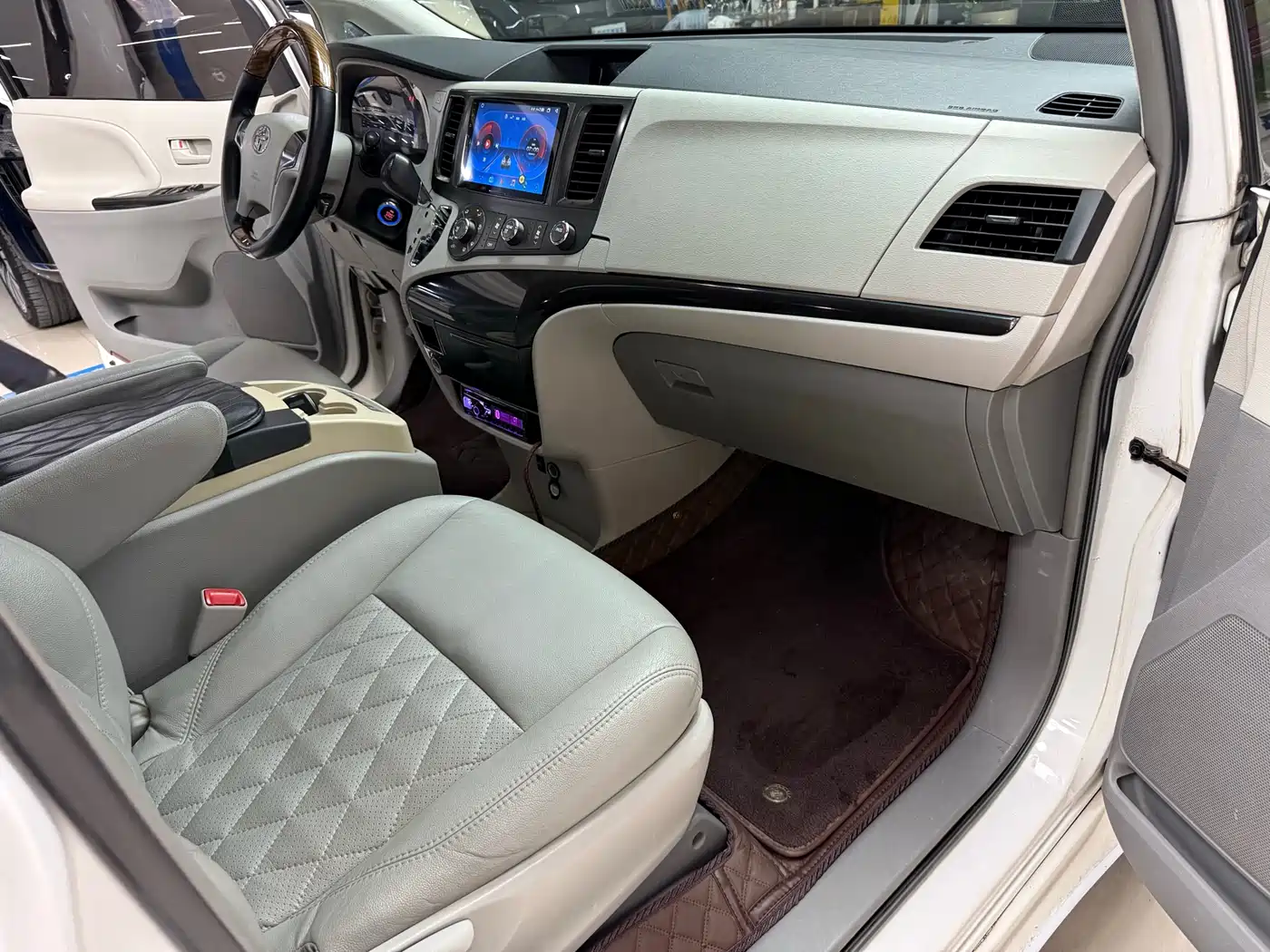 Toyota Sienna 2015 3.5L 2WD LE фото 11