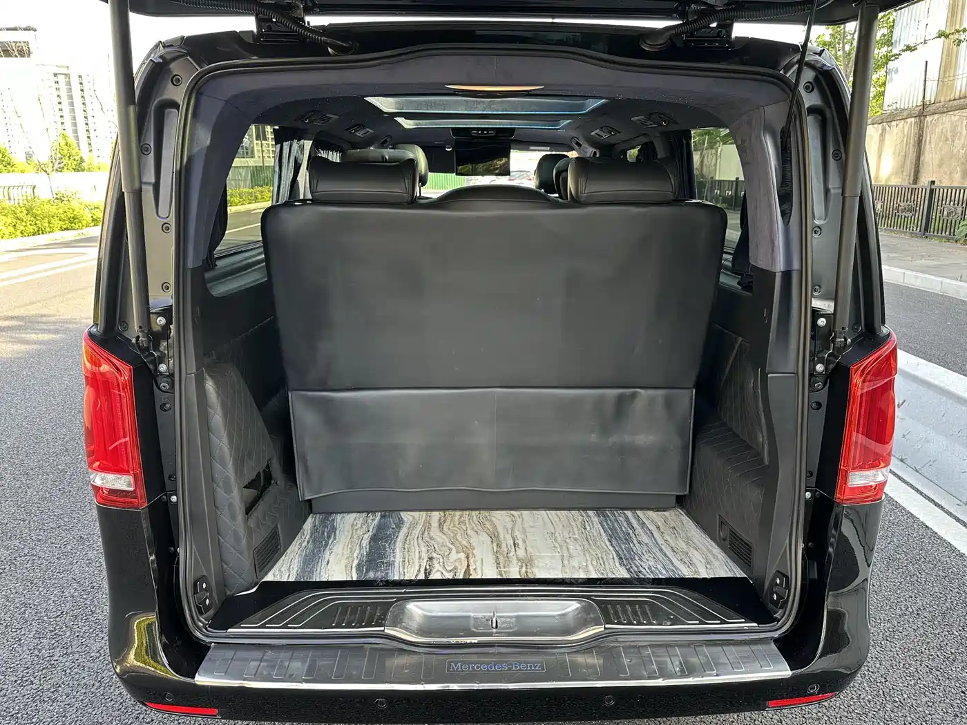 Mercedes-Benz V-Class 2018 V 260 L Premium Long Wheelbase Edition China VI фото 28
