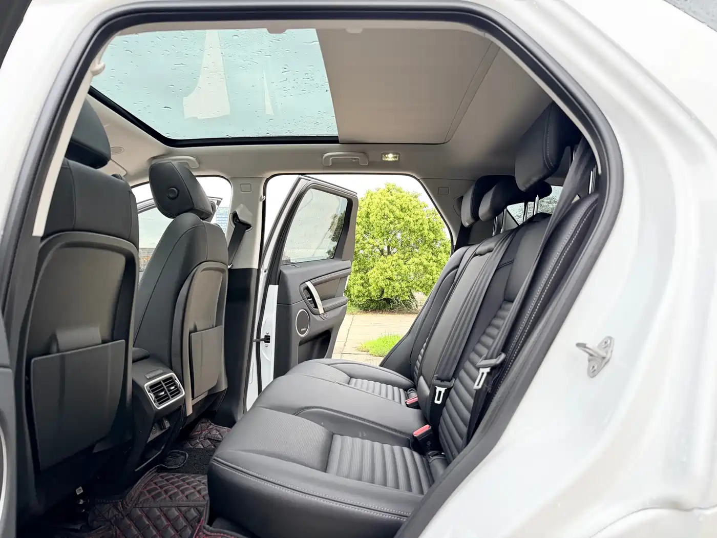 Land Rover Discovery Sport 2025 249PS Performance Tech Edition фото 9