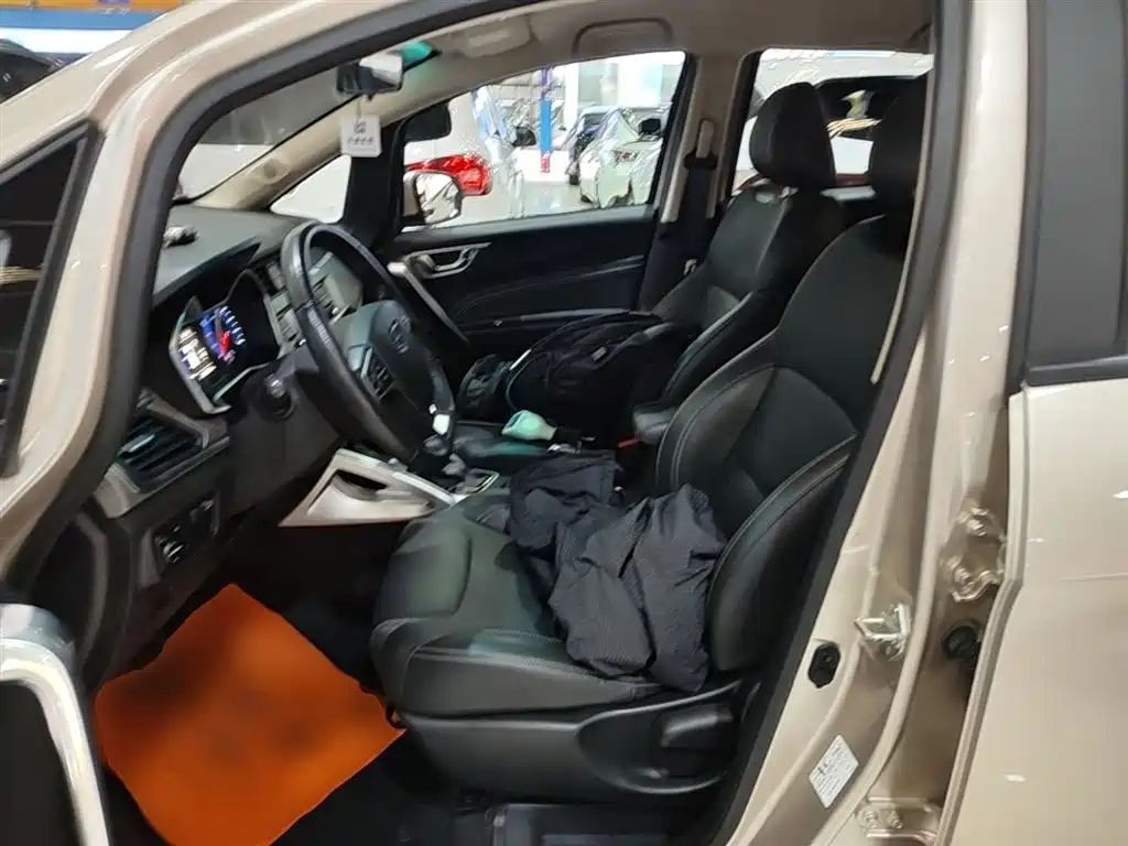 Фото 15 - Geely Vision X3