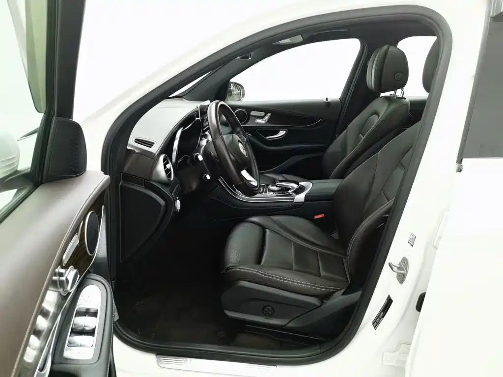 Photo 10 - Mercedes-Benz GLC