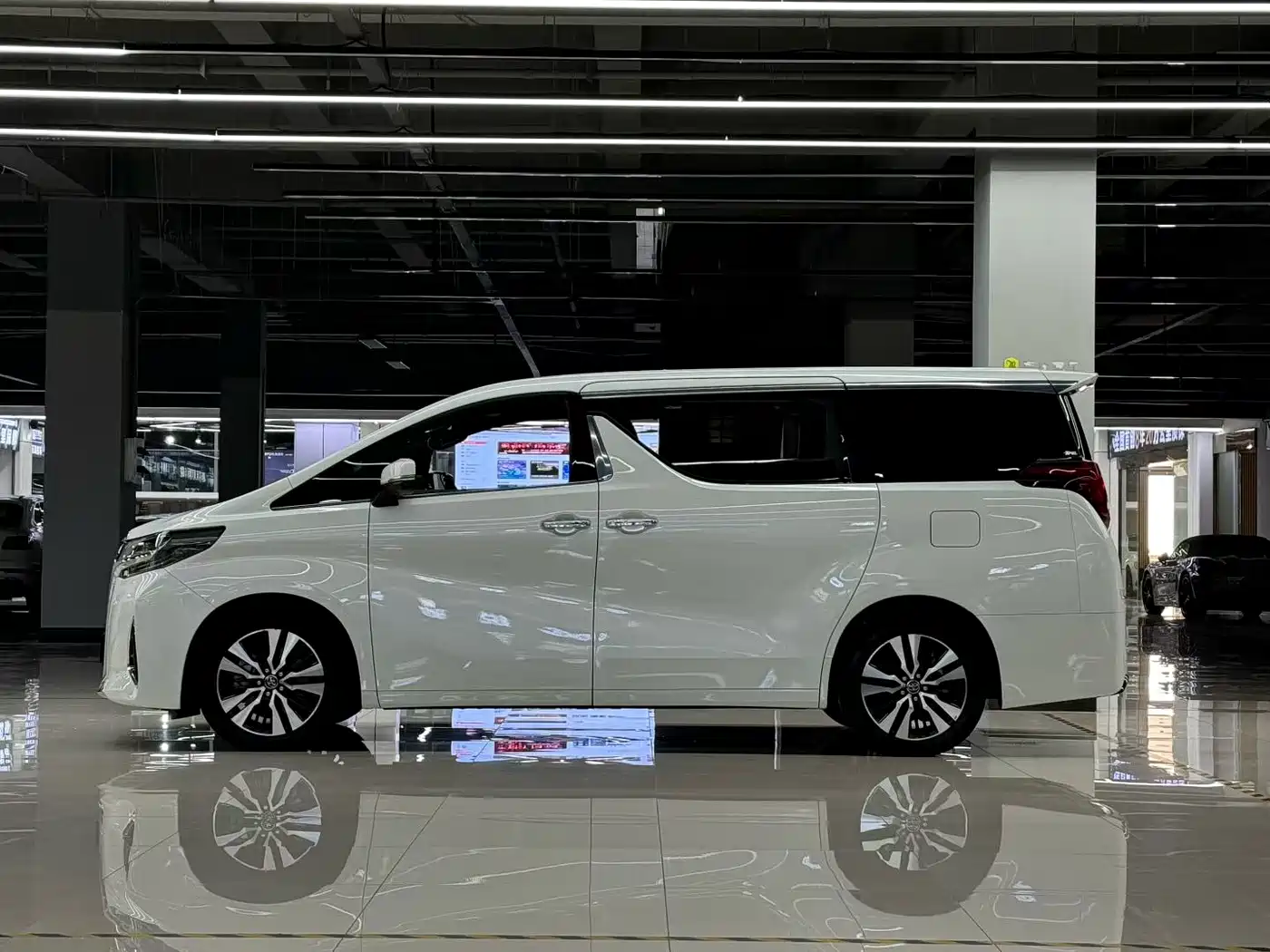 Toyota Alphard 2018 3.5L Premium фото 3