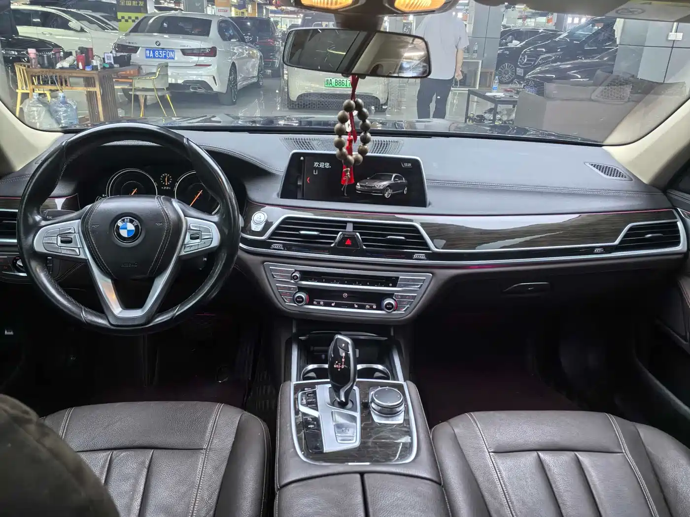 BMW 7 Series 2017 730Li Leading Edition фото 8