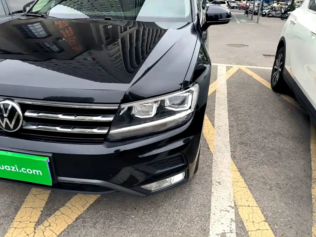 Photo 24 - Volkswagen Tiguan L
