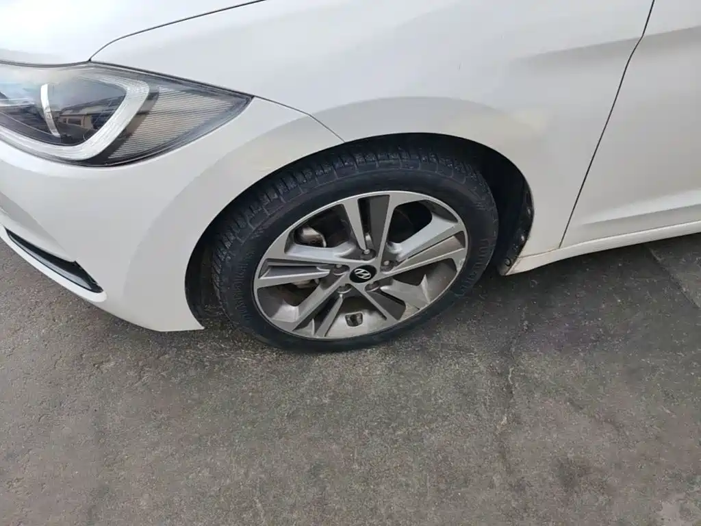 Фото 23 - Hyundai Elantra