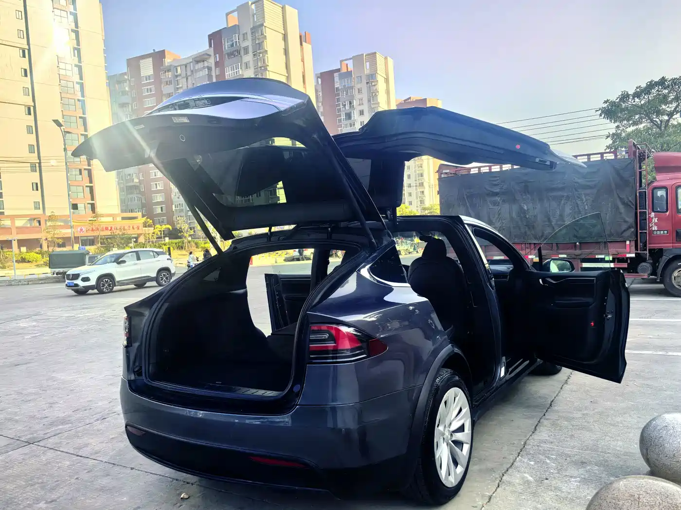 TESLA MODEL X
