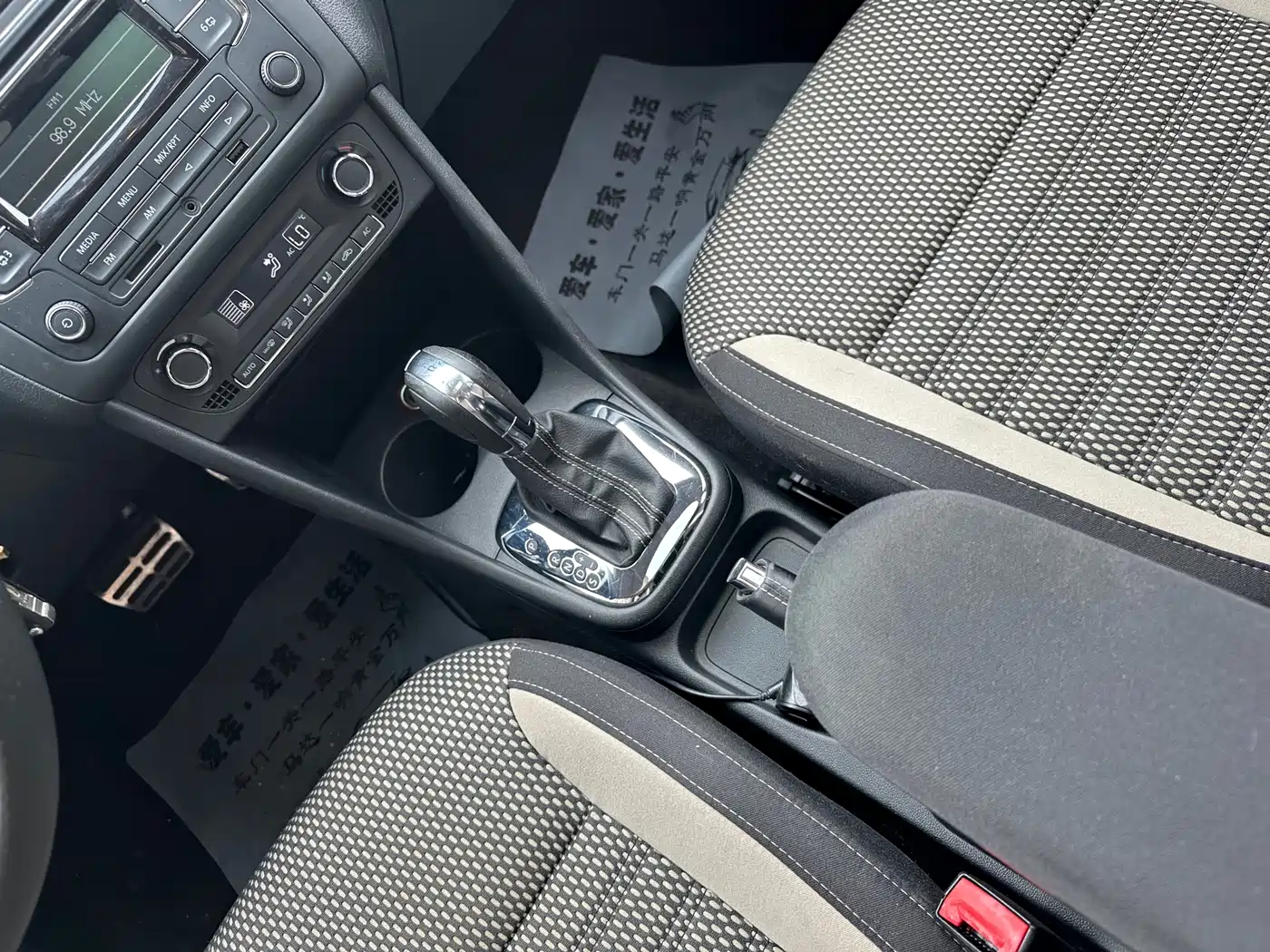 Volkswagen Polo 2014 1.6L Cross Polo Automatic фото 11