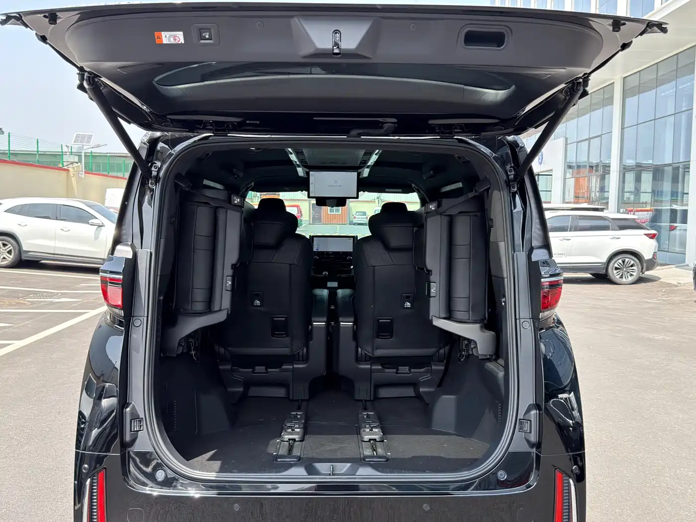 Toyota Vellfire 2024 Crown Hybrid 2.5L Executive Premium Edition фото 17