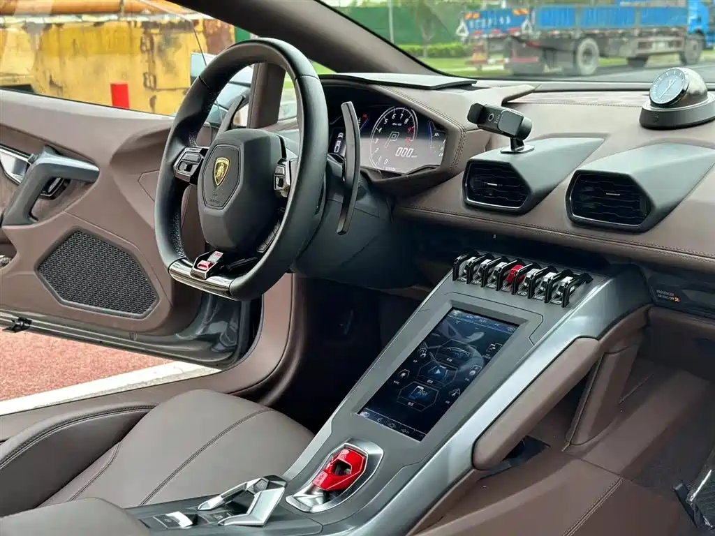 LAMBORGHINI HURACÁN