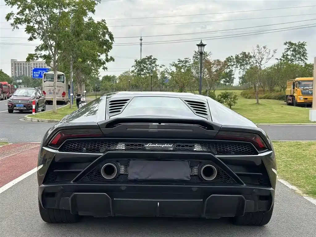 LAMBORGHINI HURACÁN