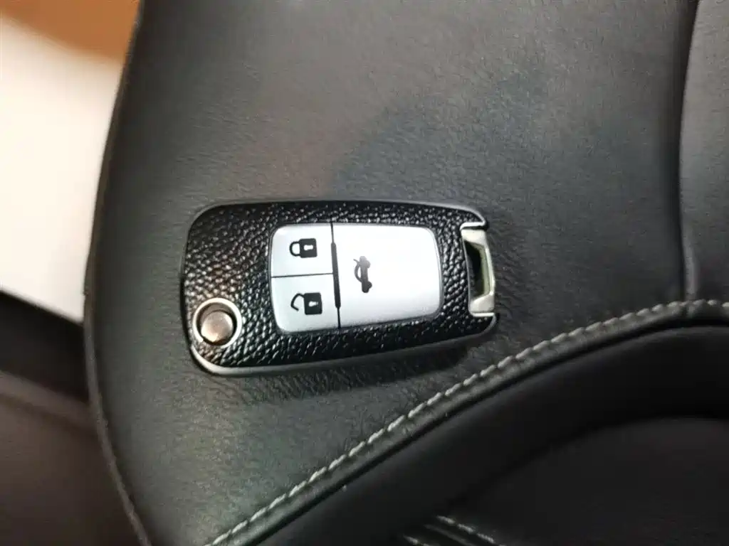 Buick Excelle 2016 Model 15N Automatic Luxury фото 9