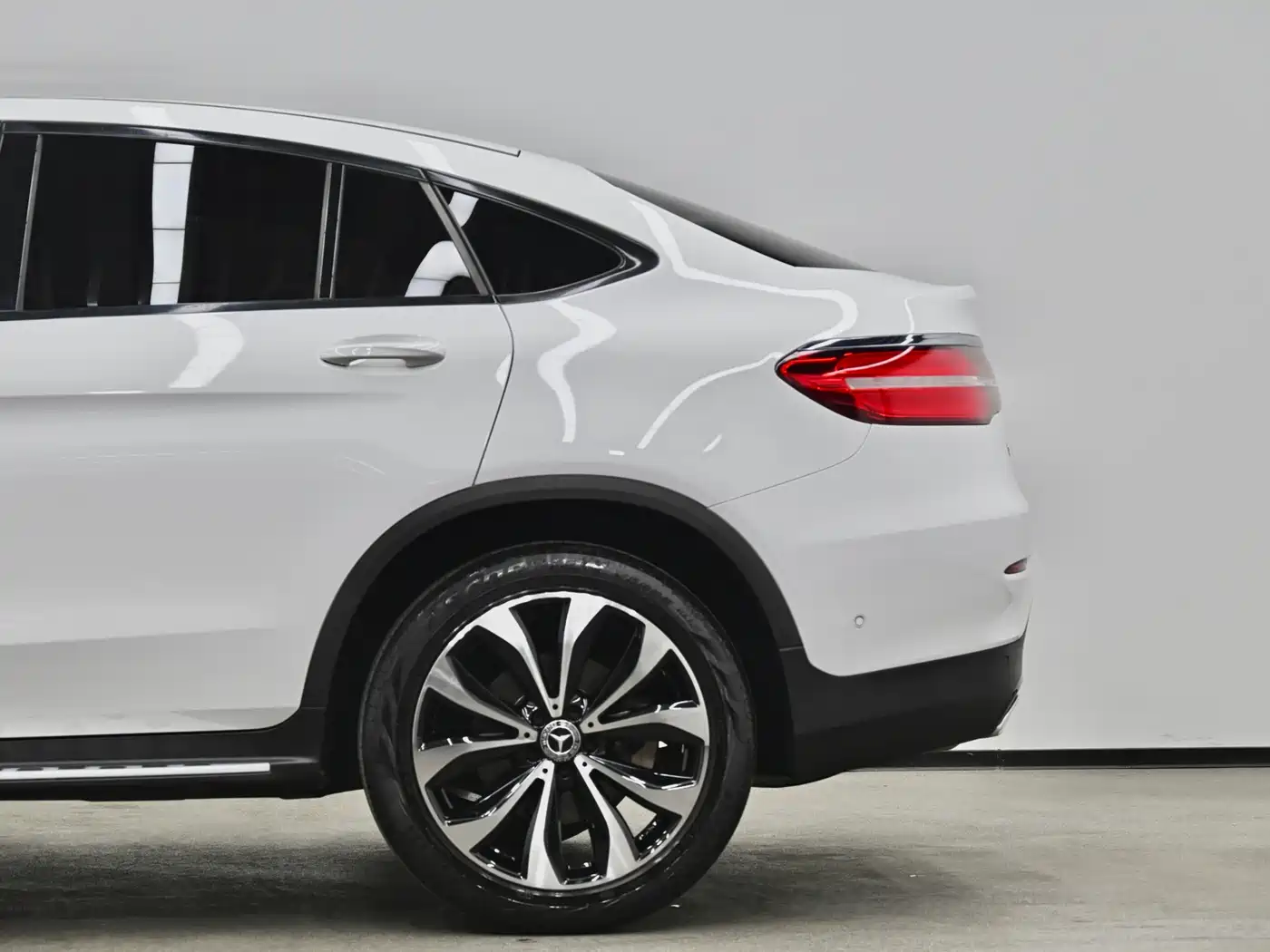 Mercedes-Benz GLC Coupe 2019 GLC 260 4MATIC Coupe SUV фото 23