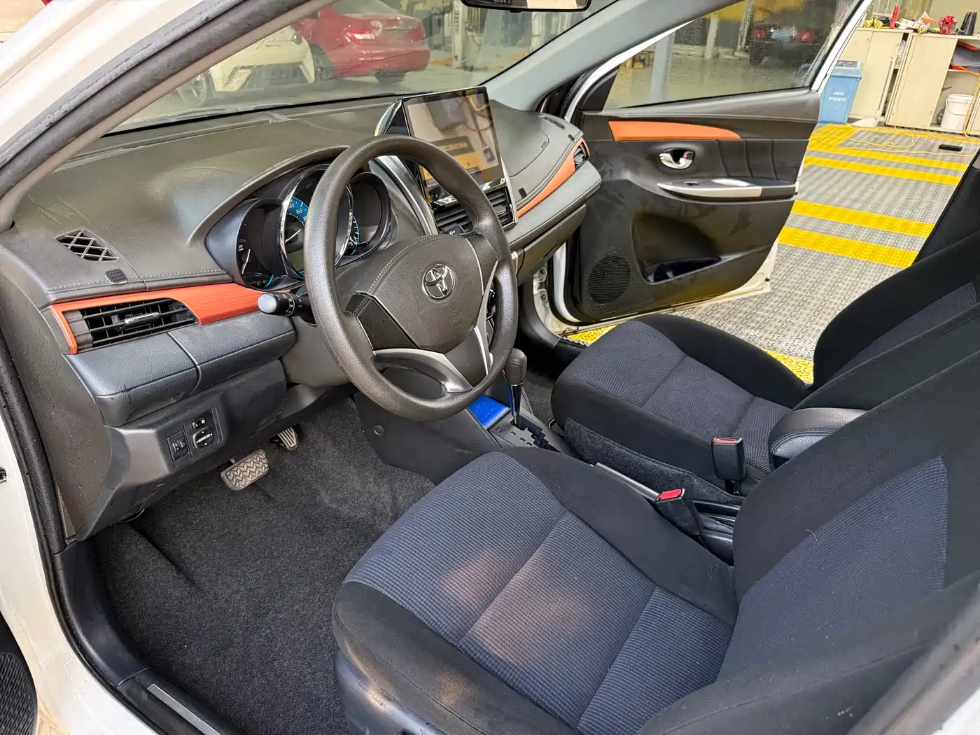 Toyota YARiS L Zhi Xuan 2016 1.5E Auto Sport Edition фото 8