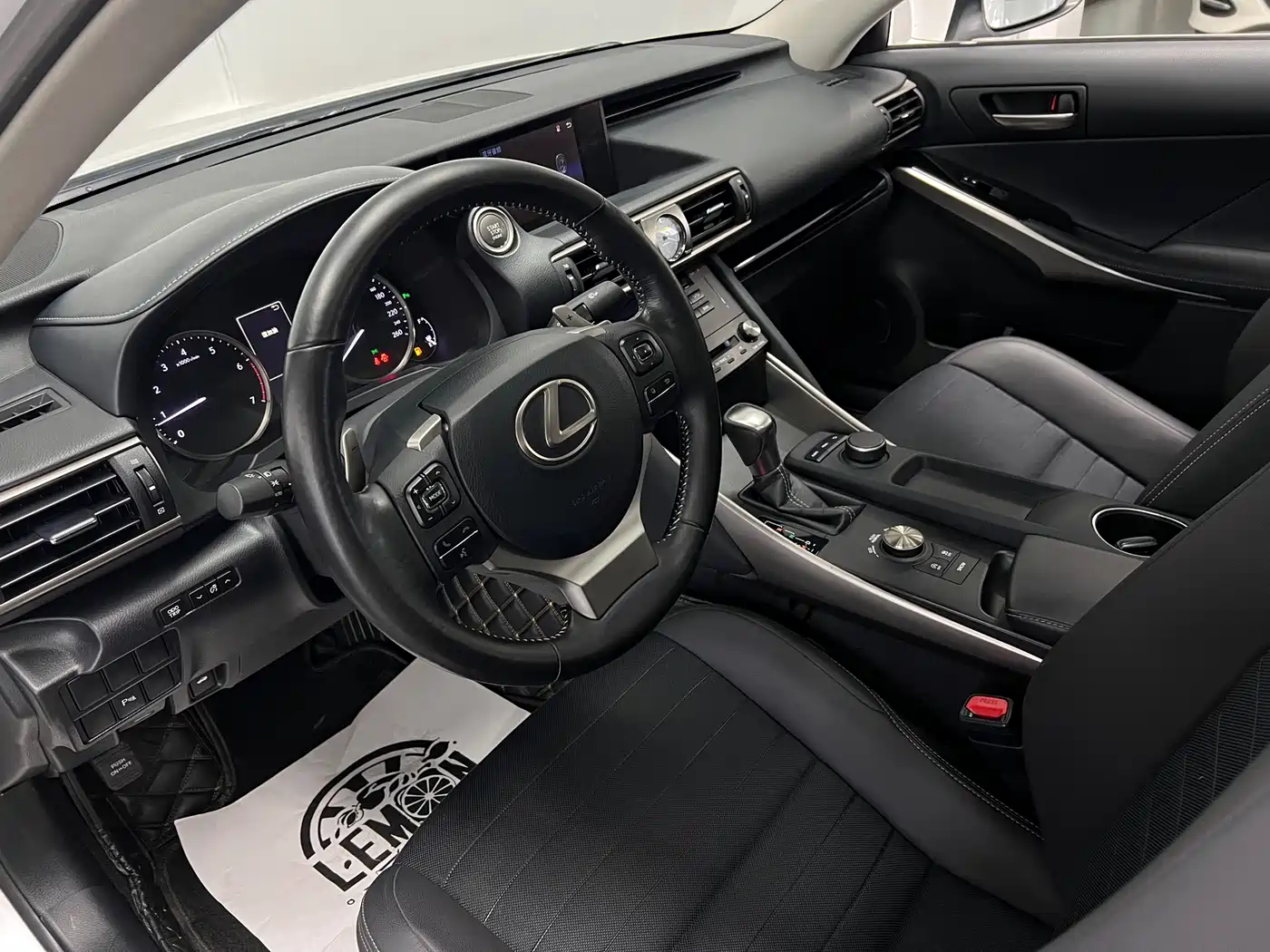 Lexus IS 2017 300 Leading Edition фото 24