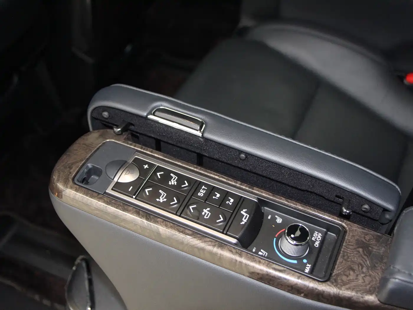 Toyota Alphard 2021 Hybrid 2.5L Premium фото 14