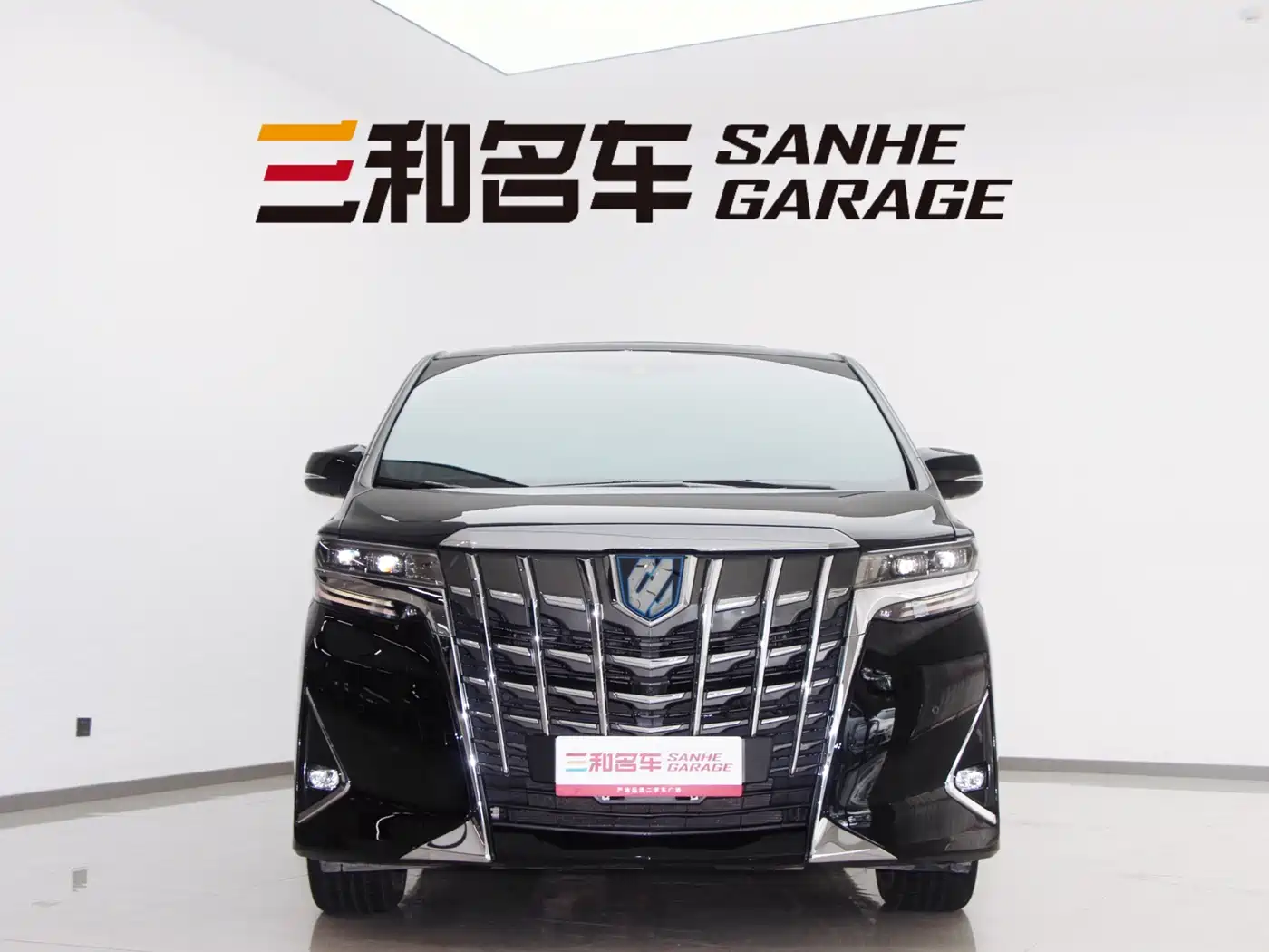 Toyota Alphard 2021 Hybrid 2.5L Premium фото 2